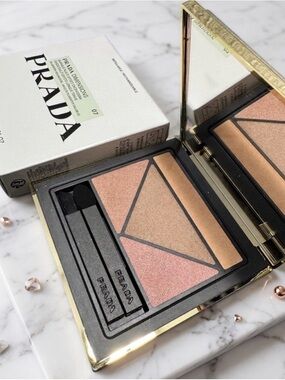 Prada Dimensions Holo Nude
Eyeshadow 07